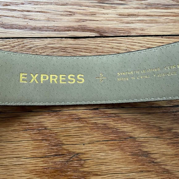 *NWOT* Express Belt - Picture 3 of 4